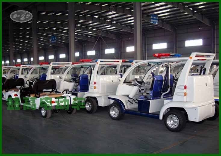 警車待發車間